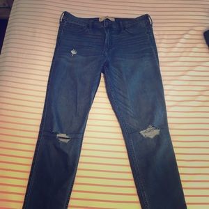 Hollister superskinny ripped kneed jeans